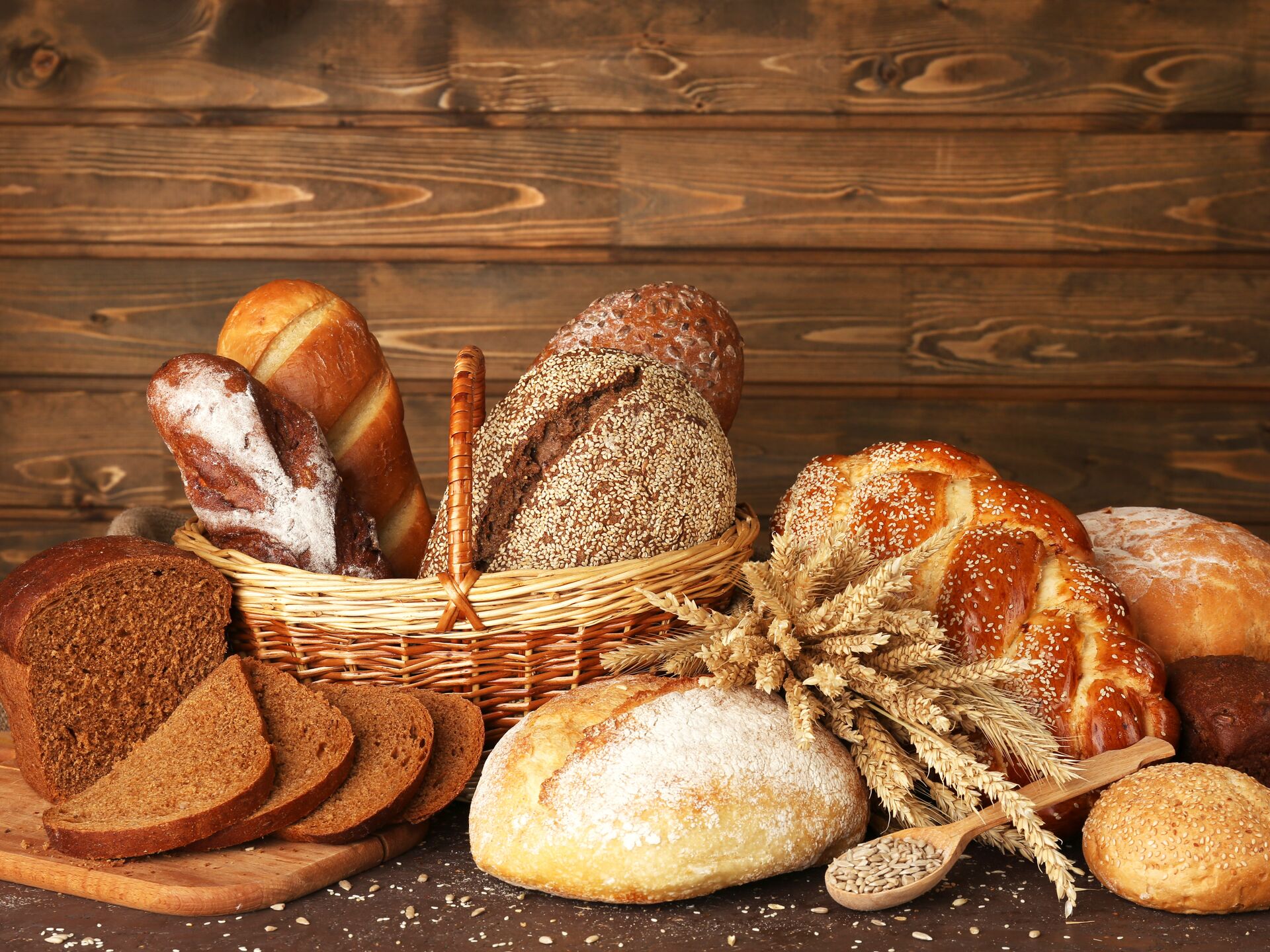 Сколько ржаной муки требуется для выпечки 28 тонн хлеба?