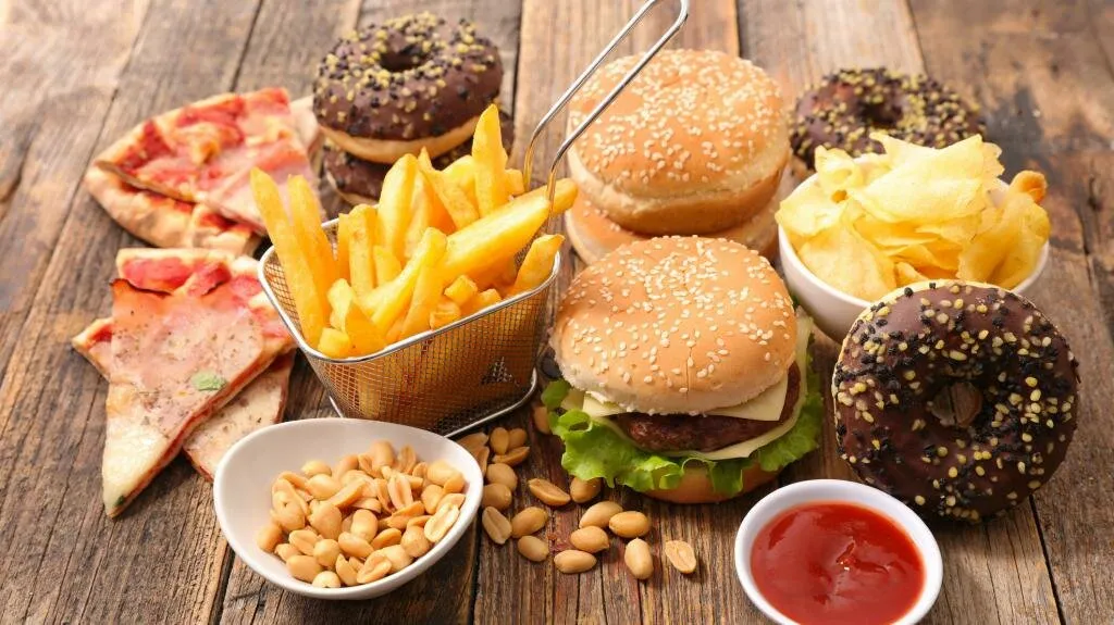 Вред от неправильного питания: почему жирная пища, выпечка и сладости опасны для здоровья