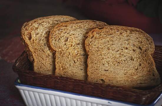 Почему после выпечки хлеб обваливается и как это предотвратить
