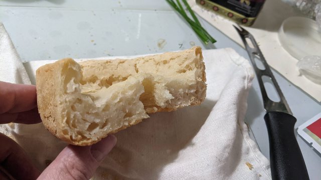 Почему хлеб падает при выпечке в хлебопечке: основные причины и решения