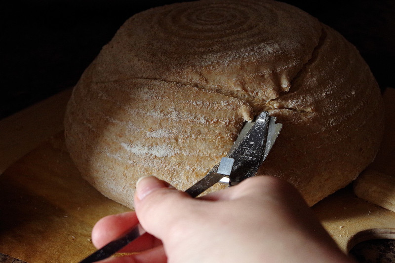 Как правильно нарезать хлеб перед выпечкой: секреты мастера